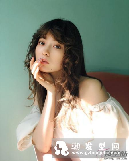 女生的正确的洗发方法 选对方法就是护发的关键