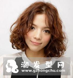 纹理烫中分发型图男 简约洋气打造帅气潮男