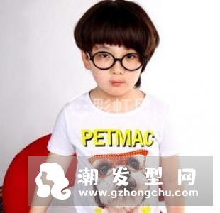 男生蘑菇头怎么剪 呆萌减龄活力满满