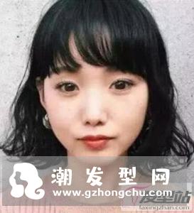 女生黑色短发很适合年轻女生,长长的刘海更是俏皮又减龄
