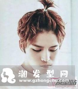 男士小辫子发型 独特俏皮反差萌