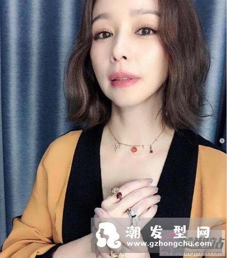 齐肩凌乱微烫发型图片 蓬松微卷的锁骨LOB超显女人味