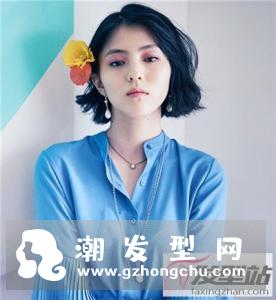 黑色短卷发怎样不老气 不染发也照样年轻显仙气