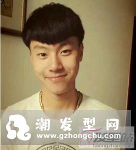 桃心发型,顾名思义就是将头发修剪成桃心形状