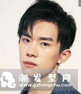 偏分发型男 时尚修颜非常帅气