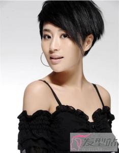 女生斜庞克发型怎么做好看 干练冷艳比男生还帅三分