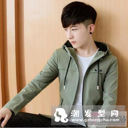 2019年必火的男士发型 两边剃短中间留长准没错