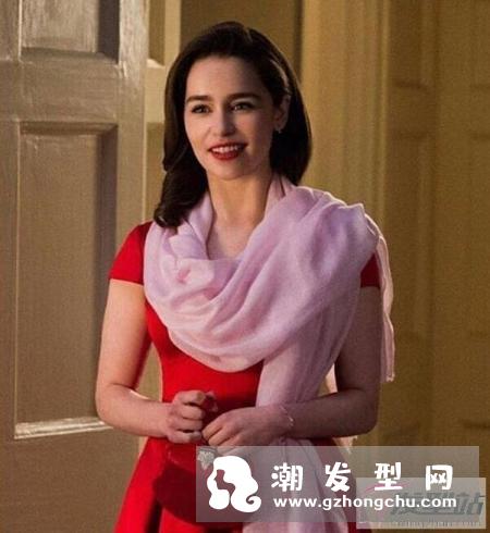 秋冬季适合剪短发吗 Emilia Clarke俐落短发展现知性美