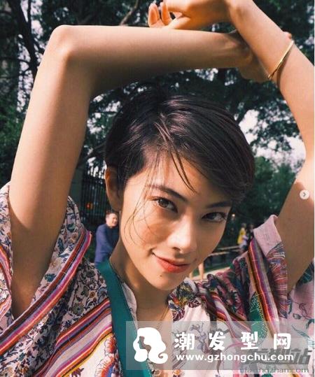 女生空灵系男孩风短发 耳下1公分美到仙气爆棚！