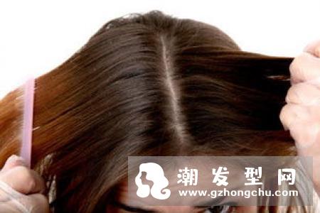 头皮上有臭头油味怎么办 请戒掉会加剧头臭头油头皮甚至脱发的坏习惯