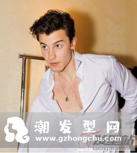 穿白衬衫配什么发型 适合白衬衫男士气质发型