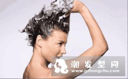 潮湿的天气头发毛躁怎么办 掌握这5个吹头小技巧让头发时刻保持柔顺