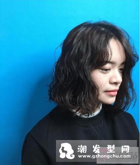齐肩短发烫发发型 16款超修饰脸型及肩短卷发美翻天