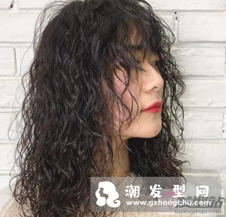 头发出油的原因以及如何防治