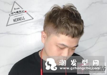 男生短发怎么剪好看 两边铲纹理剪裁set一下就帅气出门