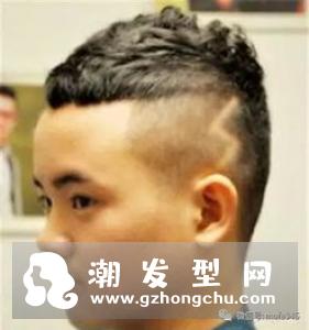 个性男士一道杠发型 两侧铲短雕刻好时尚