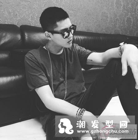 短发发型男阳光寸头 集潮流和清爽于一身非常阳刚