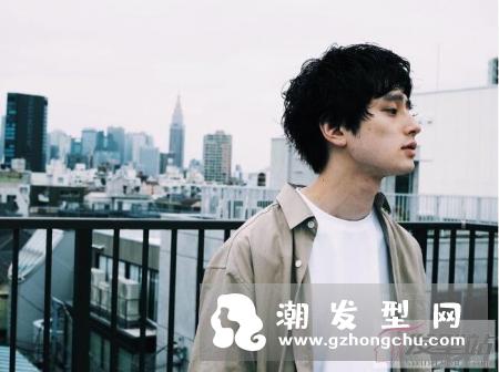 看完日本男生的卷发就别再犹豫！指名这样烫一定没问题