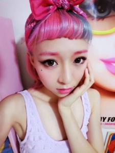 粉红色头发怎么染 能维持多久