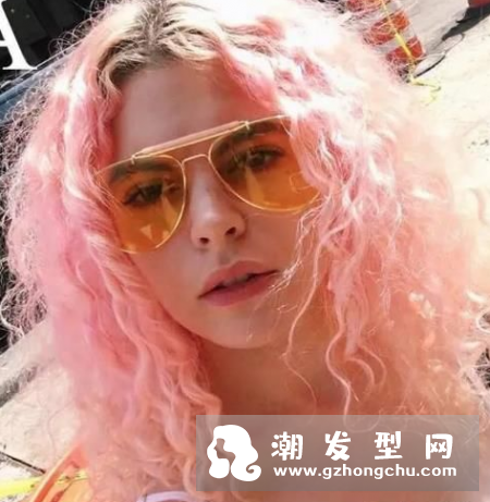 粉红色头发掉色是什么颜色 适合什么肤色