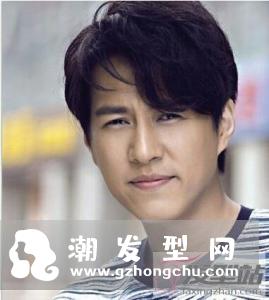 头型扁平适合的发型 帅气短发塑造完美比例