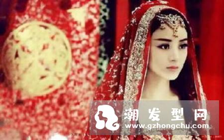 圆脸适合什么新娘造型 后梳公主头好美