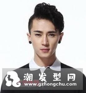 偏分发型男 时尚修颜非常帅气