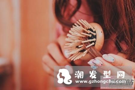 女生的正确的洗发方法 选对方法就是护发的关键