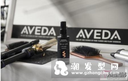 随意自然微卷长发发型怎么弄 打造雾面质感线条真的很好看！