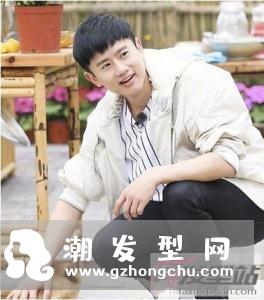 短发烫直后显得整齐利落很适合男生尝试
