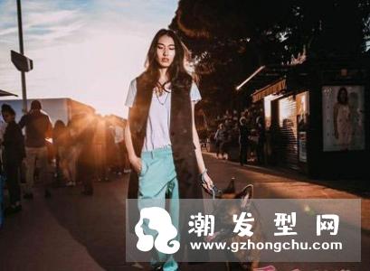 王诗晴发型图片 一头长发好冷艳