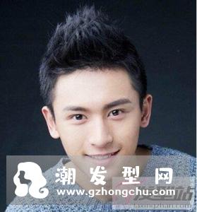 男生露额短发发型 塑造大方帅气男人