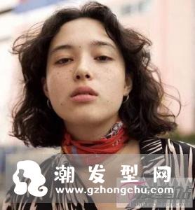 羊毛卷短发怎么烫好看 这样烫修颜减龄玩转复古风