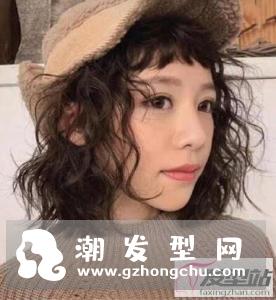 羊毛卷短发怎么烫好看 这样烫修颜减龄玩转复古风