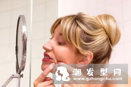 头皮上很多黑头粉刺怎么办 即学头皮清洁2大方法清洁头皮