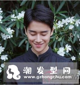 男生时尚三七分发型 修颜帅气检验男神标准