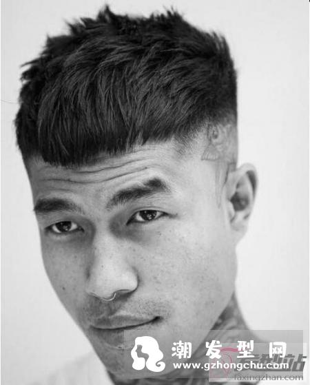 男士寸头变奏版Textured Crop发型 比一般短发更多岀了侧层清爽易打理
