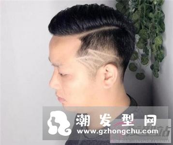 个性男士一道杠发型 两侧铲短雕刻好时尚