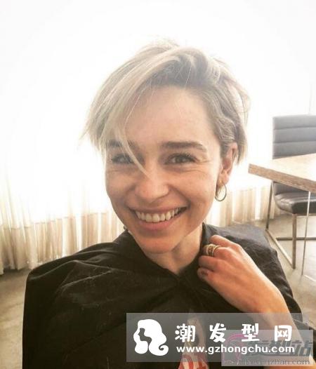 秋冬季适合剪短发吗 Emilia Clarke俐落短发展现知性美