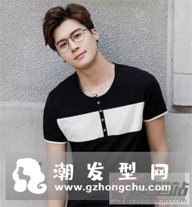 三七分微卷短发服装搭配别致的括号刘海