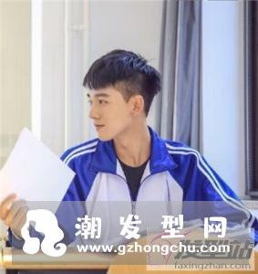 中学生男生发型 做超人气时尚帅气学长