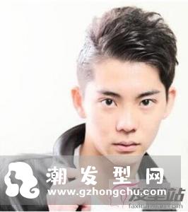 男学生比较适合风格简约又帅气的发型