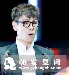 男生两边剃掉中间留长的发型大全