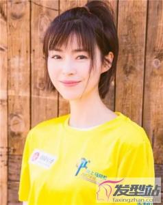 短发自己可以扎的发型 简约扎发秒变妙龄少女