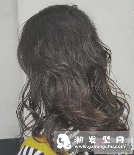 想要头发长的又黑又健康、生长快速增加?抑或是明明以前不会,但突然头皮屑变多了