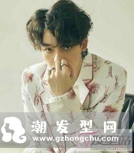 男士三七分偏分短发 修颜时尚大家都在跟