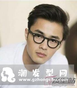男生什么发型带眼镜好看 适合戴眼镜的清爽帅气发型