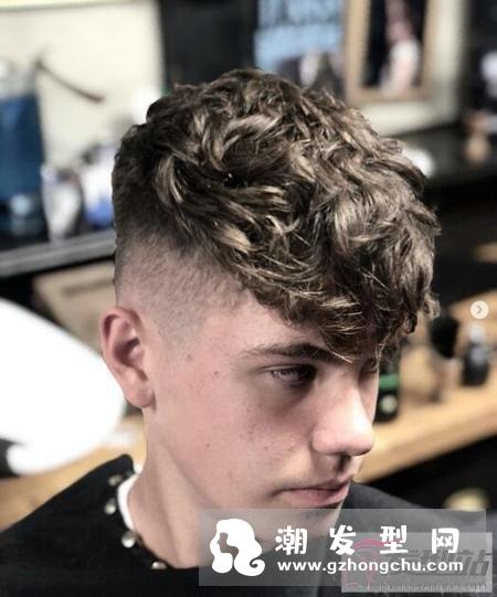 男生发型锅盖头铲两边 欧美Textured Crop发型超流行