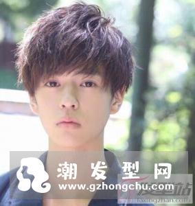 男生短碎发发质细软的男生很适合这款短烫发