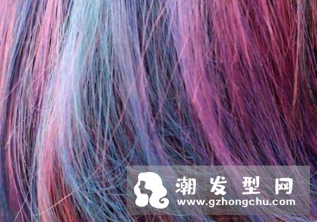 染发时为什么头顶的颜色浅